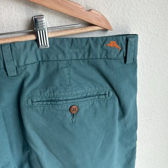 TOMMY BAHAMA Mens Pima Cotto Flat Front Chino Shorts 10 inch Size 38 - Picture 2 of 6